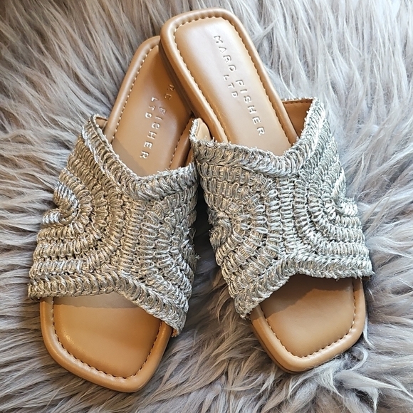 Marc Fisher LTD NARDA Silver Woven Flat Sandal size 6.5 - Picture 1 of 7